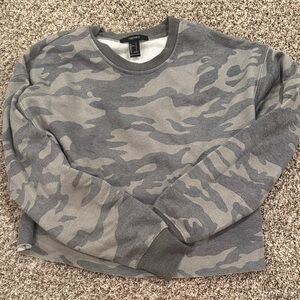 Forever 21 woman’s Camouflage Crewneck sweatshirt S